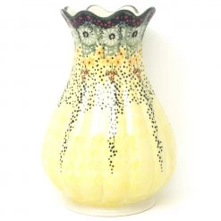 Janelle Imports Scalloped Vase In Cottage Decor