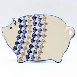Janelle Imports Piggy Cutting Board In Seashells